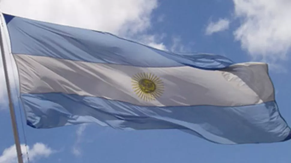 Día de la Bandera: concurrir a los actos de la promesa será voluntario 
