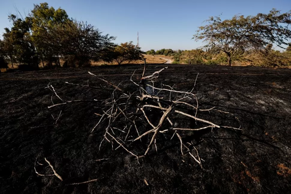 FUEGO. Desde Gaza lanzaron globos incendiarios hacia la frontera israelí. REUTERS