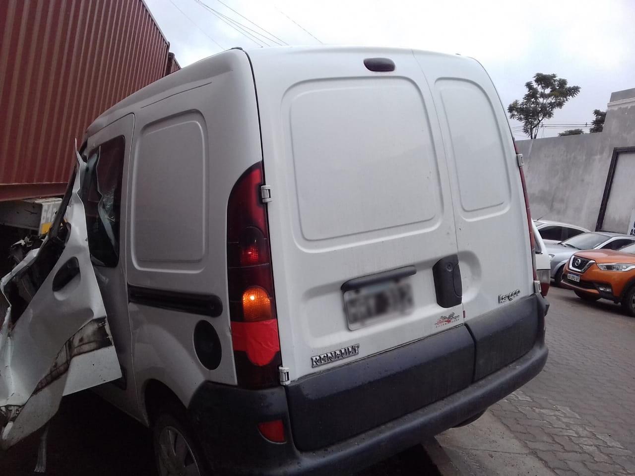 Un utilitario fue embestido por un tren de cargas en Tafí Viejo