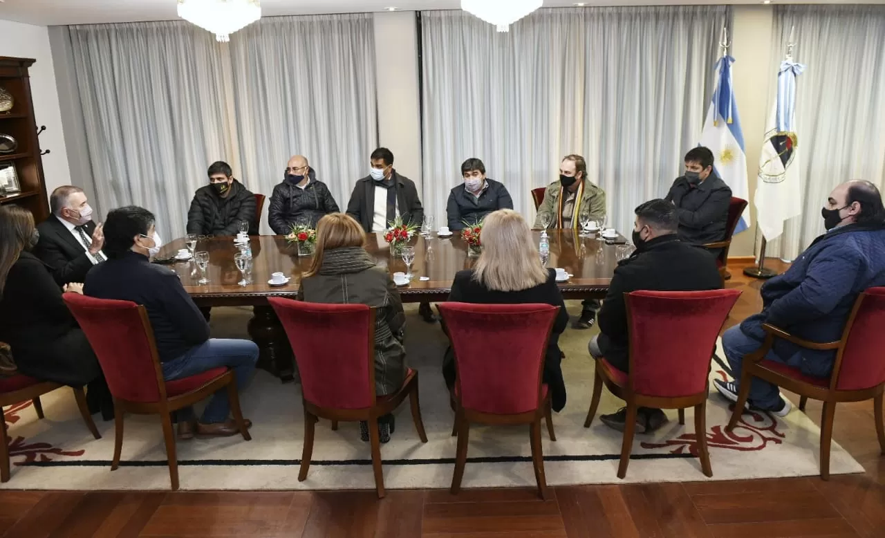 ENCUENTRO POLÍTICO. Jaldo recibió a dirigentes de la zona este. Foto de Prensa HLT