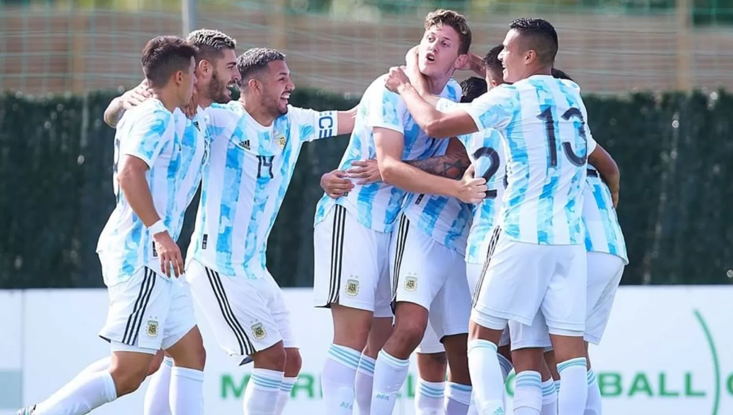 TOMA FORMA. El equipo argentino es capitaneado por Facundo Medina (14) y su goleador es Adolfo Gaich.