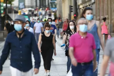 En España anuncian que dejarán atrás el tapabocas en espacios libres