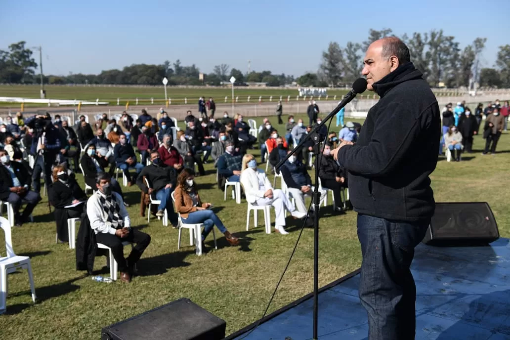 DISCURSO. Manzur, ante la dirigencia, al anunciar el plan Comunas Rurales. Foto de Comunicación Pública