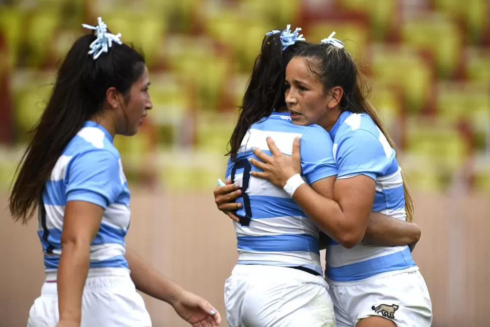 DEJARON TODO. La tucumana Andrea Moreno, Josefina Padellaro y a la capitana Gimena Mattus. 