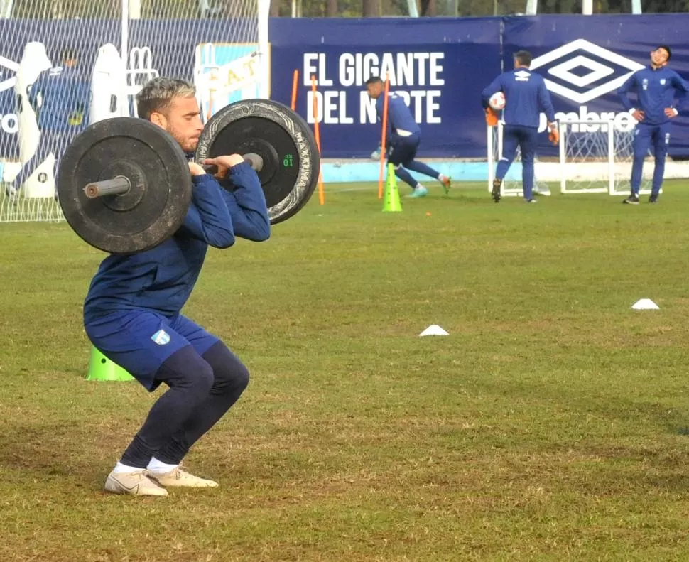  FUERZA. Tesuri llegó y comenzó con la puesta a punto. Tiene dos semanas de trabajo en Godoy Cruz.  