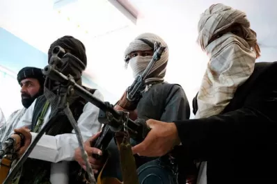 En medio del caos, líderes talibanes definen el gobierno