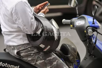 Entregan cascos y chalecos a motociclistas