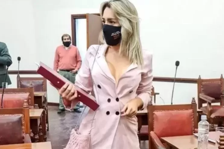 Cande Correa, ingresando a una sesión. FOTO INSTAGRAM DE LA CONCEJALA. 