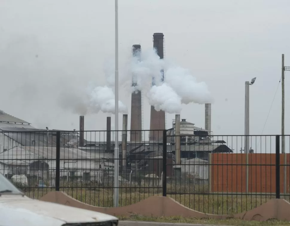 ESPLENDOR. El complejo Agroindustrial San Juan SA en plena molienda, cuando la situación era normal. 