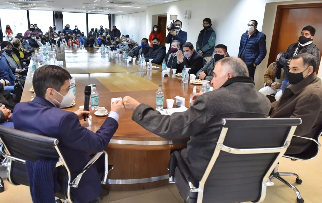 EN LA LEGISLATURA. Jaldo recibió a concejales y a dirigentes de Trancas. Foto: Prensa HLT