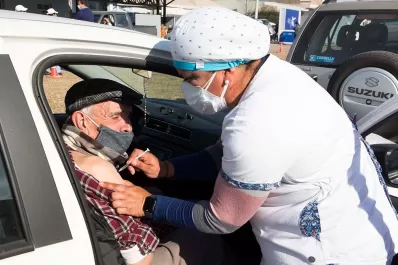 Varios tucumanos esperaron más de dos horas para ser vacunados en Yerba Buena