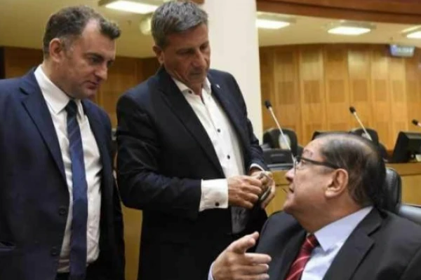 Legisladores piden la reglamentación de una ley que regula el trabajo de los guías de turismo