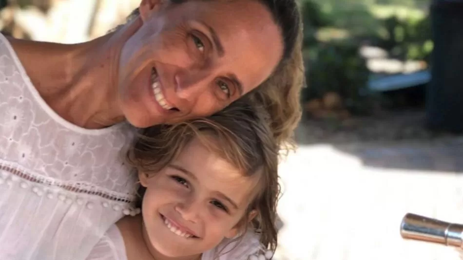 DERRUMBE EN MIAMI. Graciela Cattarossi, su hija y sus padres se encontraban en la torre al momento del colapso. Foto de Twitter.