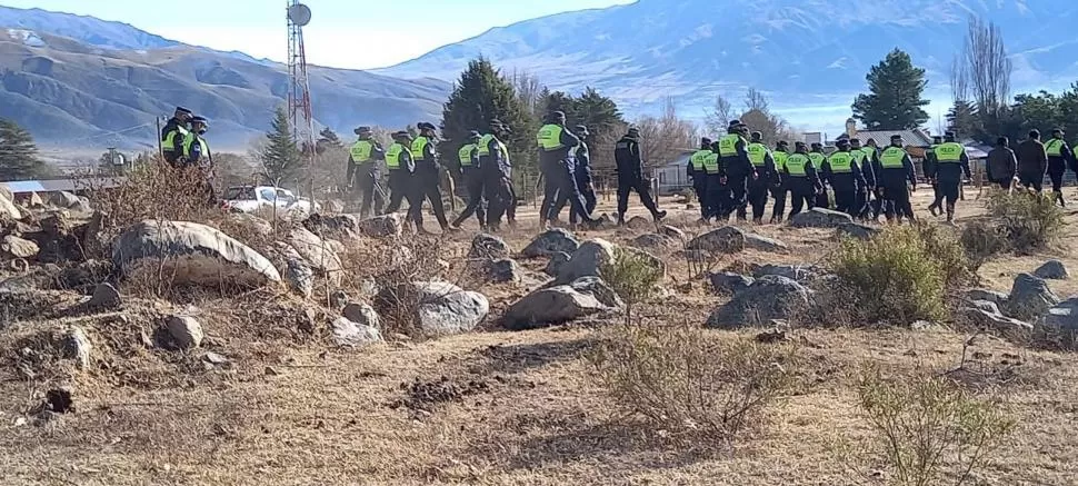 PROCEDIMIENTO. la Policía fue anteayer con el juez de Paz a inspeccionar el predio que se denuncia usurpado 