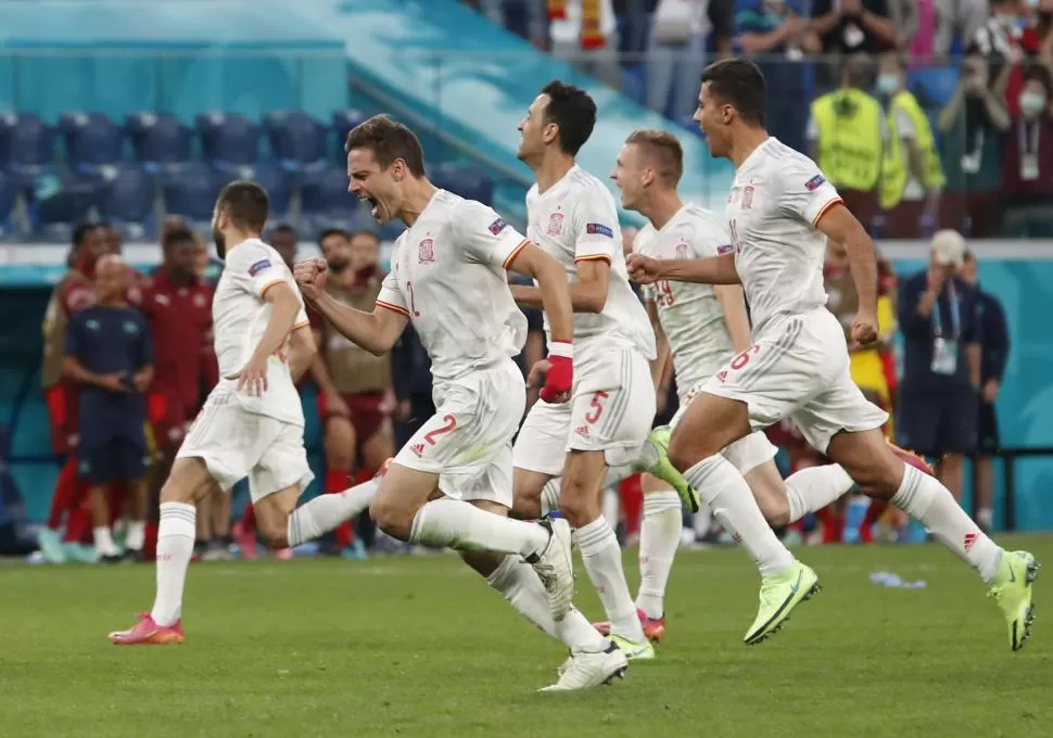 FESTEJO. Se terminaron los penales y los españoles, con justa razón, celebraron con euforia.  