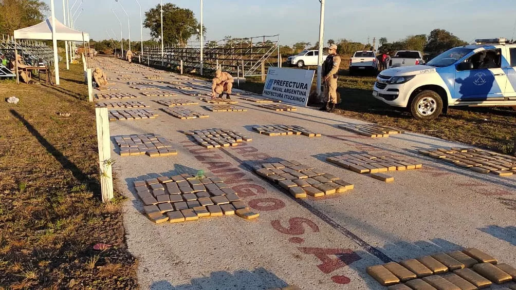 Encontraron más de cinco toneladas de marihuana en un camión abandonado