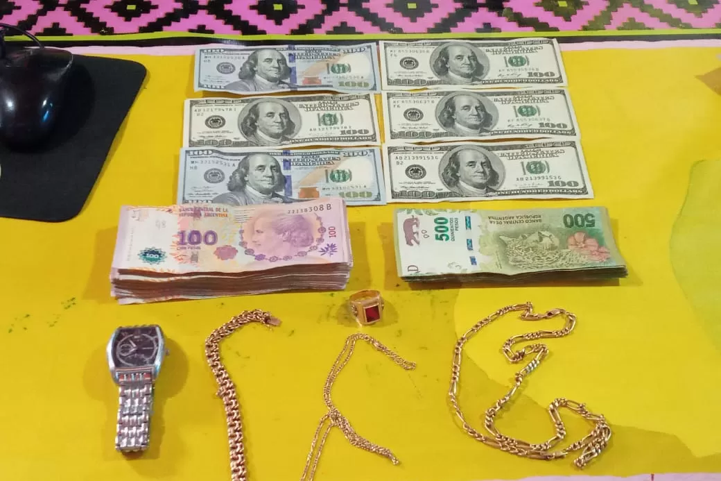 Detuvieron a dos hermanos por el robo millonario a una galería del microcentro