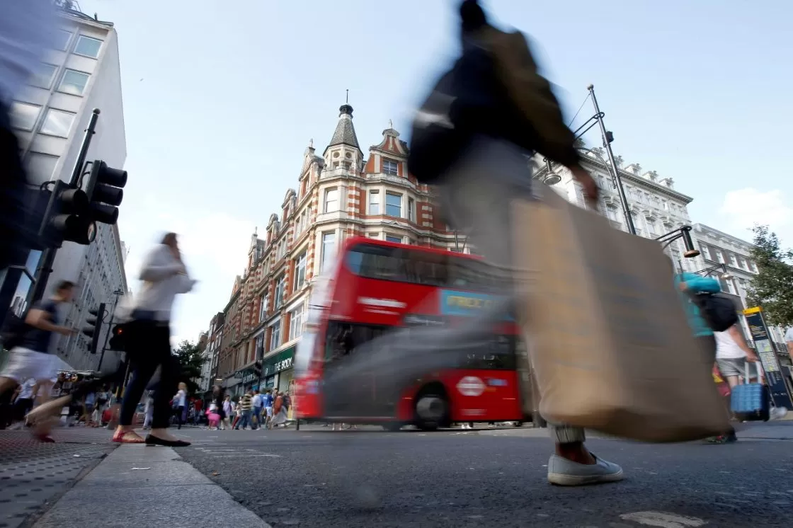 Inglaterra se prepara para eliminar completamente las restricciones contra el coronavirus. Reuters.