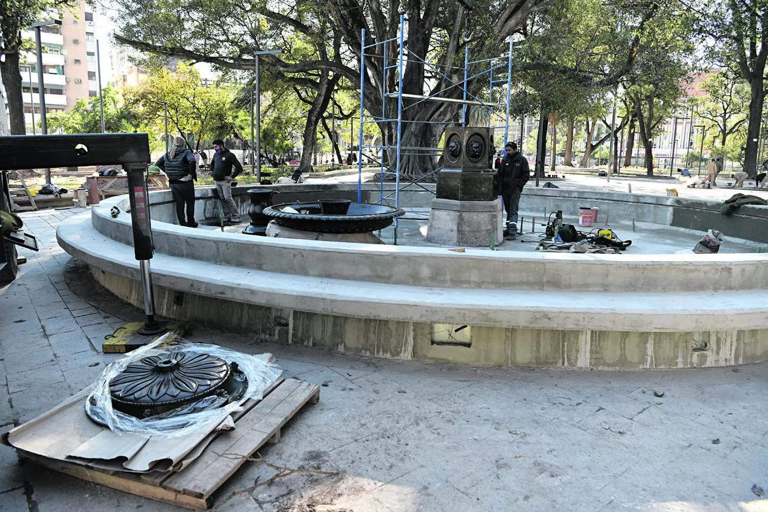 EN OBRAS. Esperan que la plaza Independencia esté lista para ser habilitada en los próximos días. LA GACETA / INÉS QUINTEROS ORIO