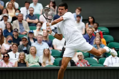Djokovic le hace sentir su jerarquía al chileno Garín en Wimbledon