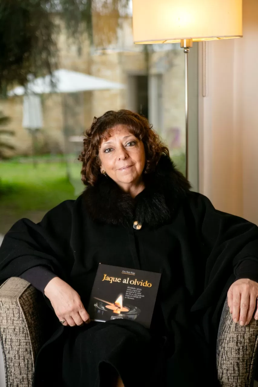 CLARA MURGA Y SU LIBRO. La periodista cuenta las historias de quienes fueron héroes y mártires.   