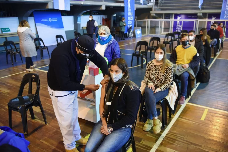 Jóvenes tucumanos dicen por qué no se vacunan, sin ser antivacuna