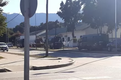 Allanan Gendarmería y detienen a varios jefes en el norte del país