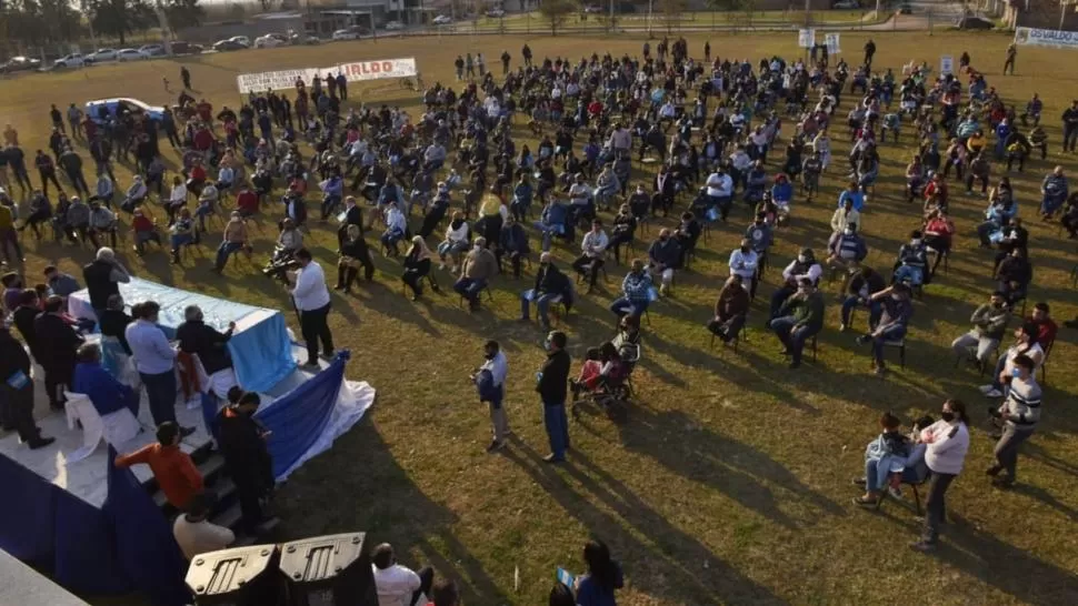 EN CONCEPCIÓN. Jaldo se dirigió a cerca de un millar de militantes, respaldado por una docena de legisladores, concejales y otros dirigentes del sur.    