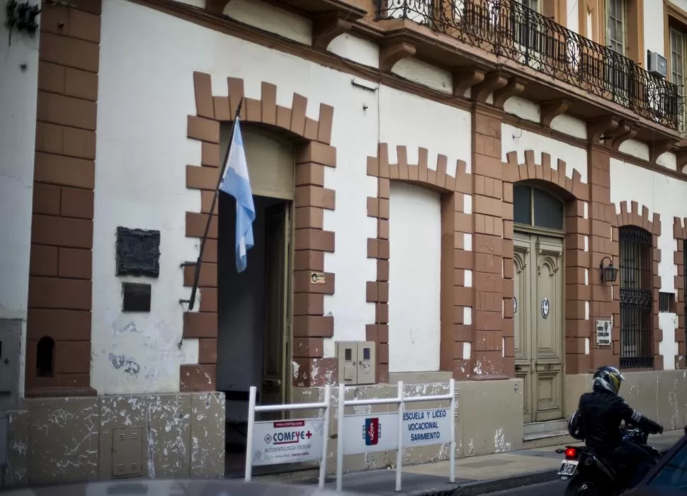 ESCUELA SARMIENTO. Muy pocos alumnos tienen clases presenciales. LA GACETA / FOTO DE JORGE OLMOS SGROSSO (archivo)