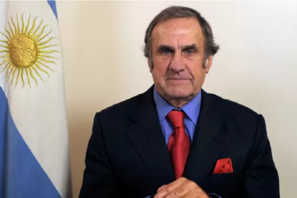 Políticos de todos los sectores despiden a Carlos Reutemann