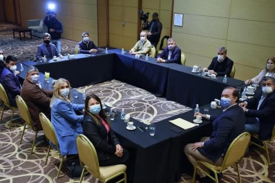 JxC: “Sólo por la cabeza de un disparatado se puede cruzar el armar un acta sin la UCR”
