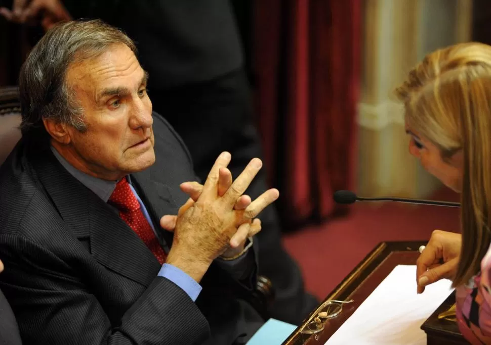 SERENO Y SEGURO. La imagen que dio Reutemann.  