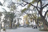 Después de los actos patrios, cerrarán otra vez la plaza Independencia