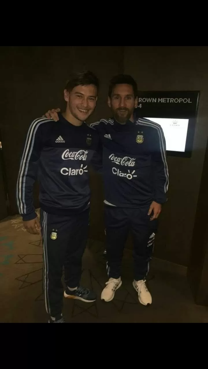 AUSTRALIA. Fernández y Messi, cuando el juvenil fue sparring en una gira por Oceanía en 2017.  