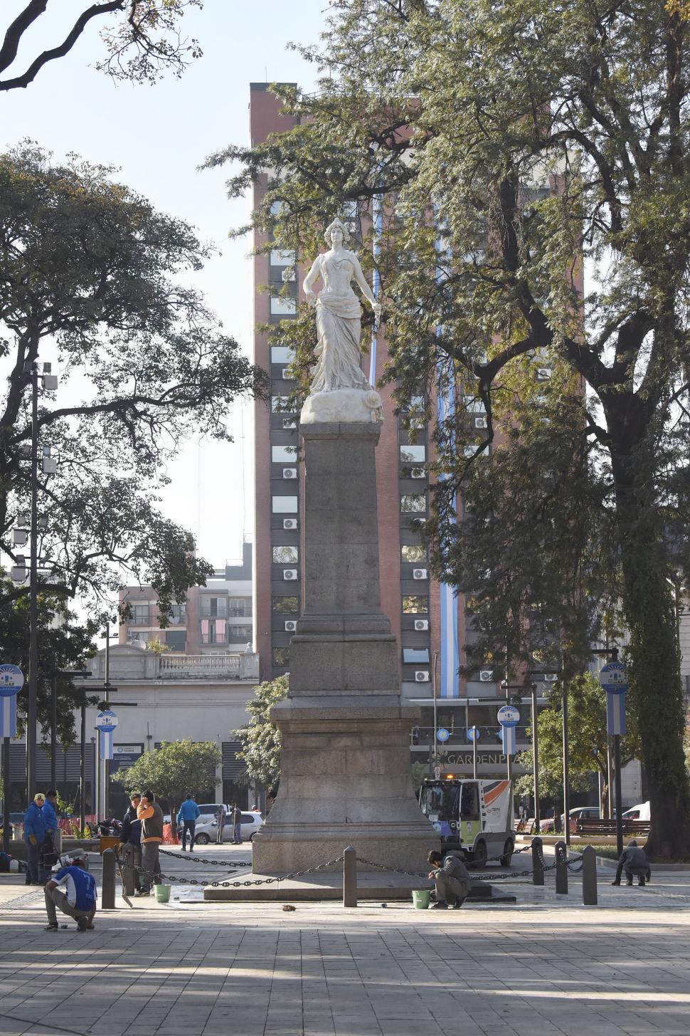 ESCULTURA. La Libertad de Lola Mora, fue restaurada y ocupa el mismo lugar central que antes, pero si entorno fue mejorado.