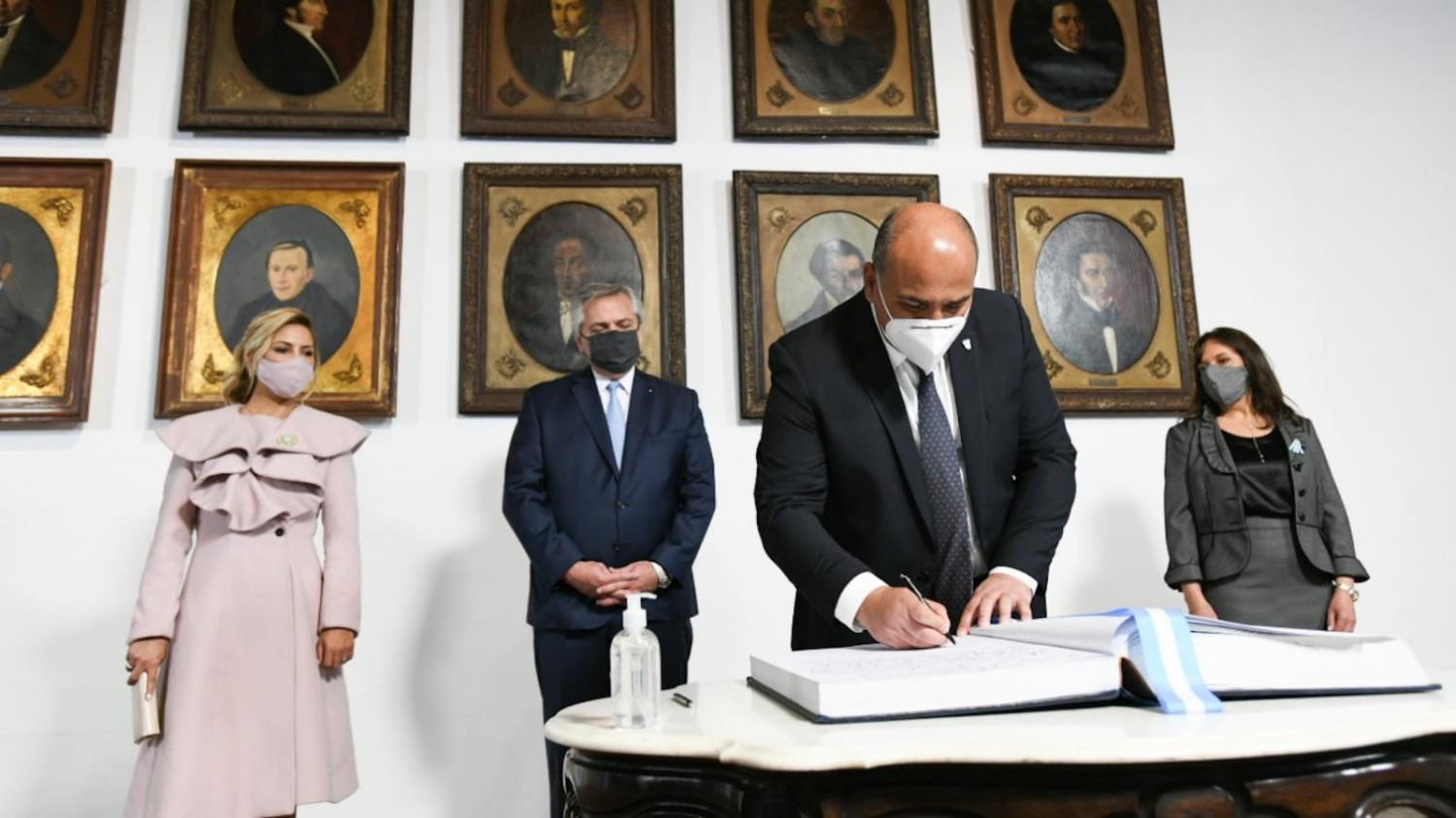 EN LA CASA HISTÓRICA. Manzur y Alberto Fernández, en los actos oficiales. Foto: Comunicación Pública