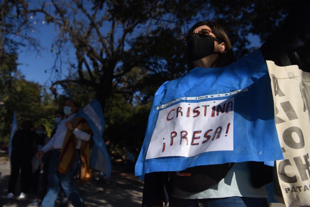 PROTESTA EN LA PLAZA URQUIZA. Foto de LA GACETA / Juan Pablo Sánchez Noli