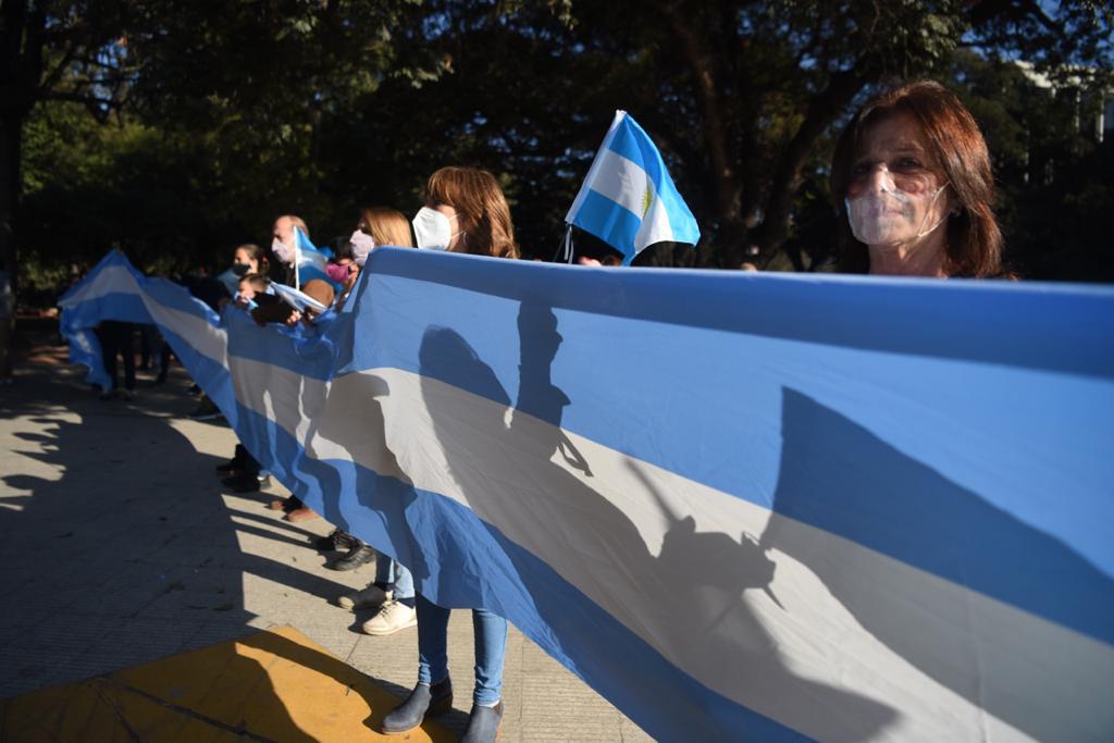 PROTESTA EN LA PLAZA URQUIZA. Foto de LA GACETA / Juan Pablo Sánchez Noli