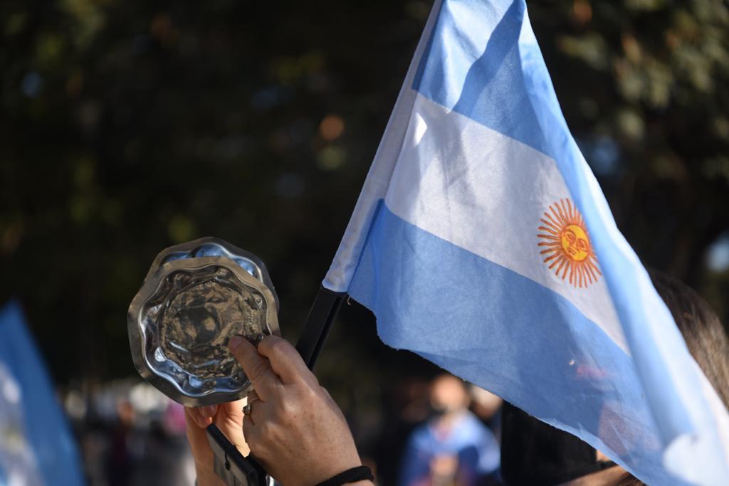 PROTESTA EN LA PLAZA URQUIZA. Foto de LA GACETA / Juan Pablo Sánchez Noli