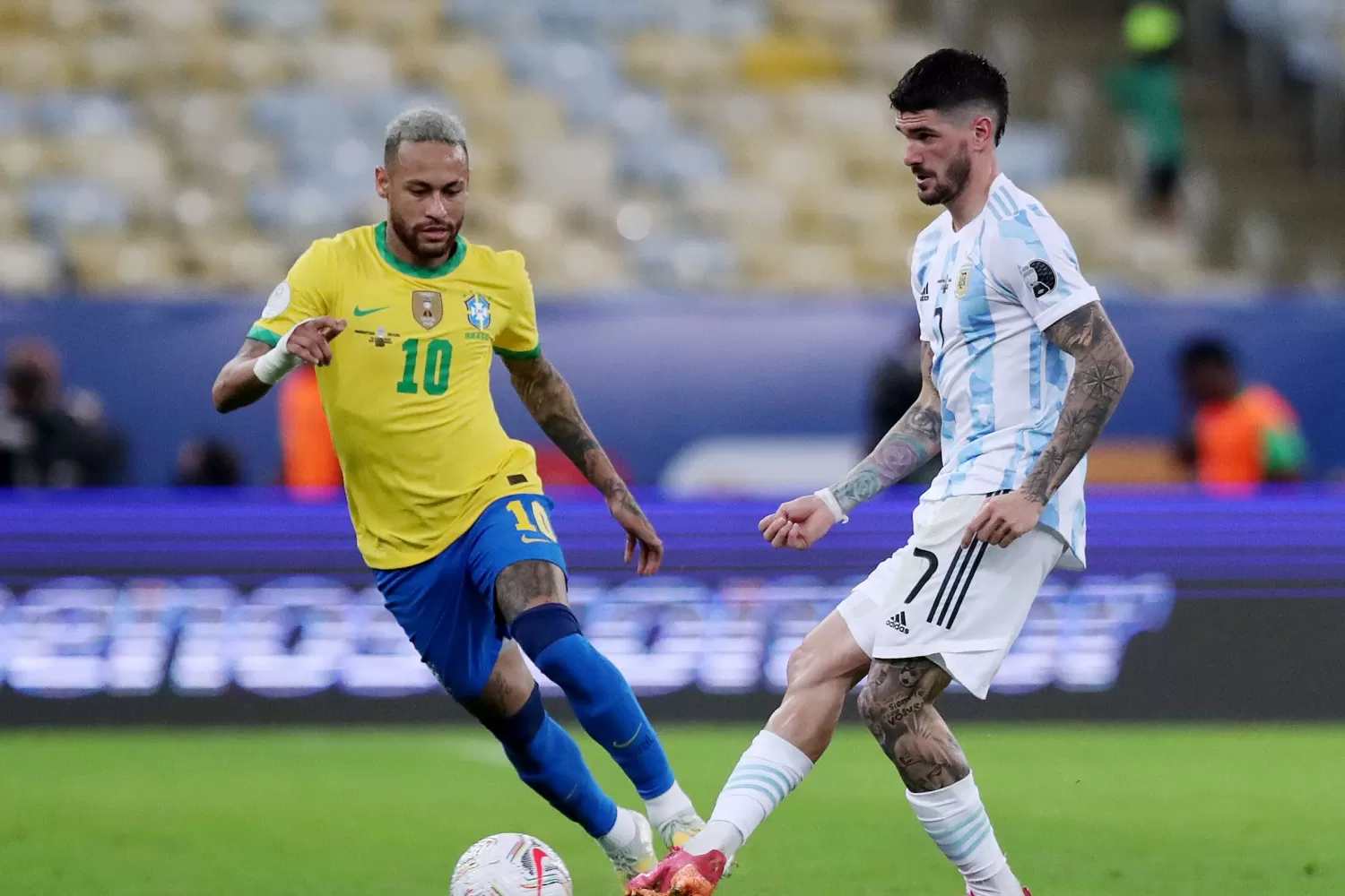 De la mano de Messi, todos los trofeos viajan para Argentina