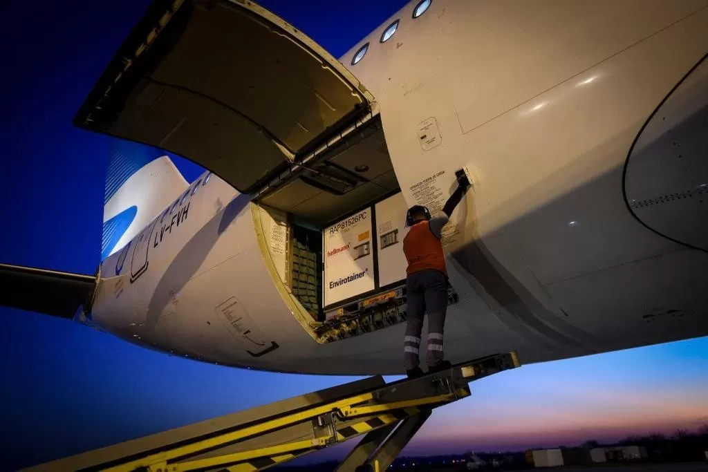 Aterrizó otro avión proveniente de China con más de 760.000 dosis de Sinopharm