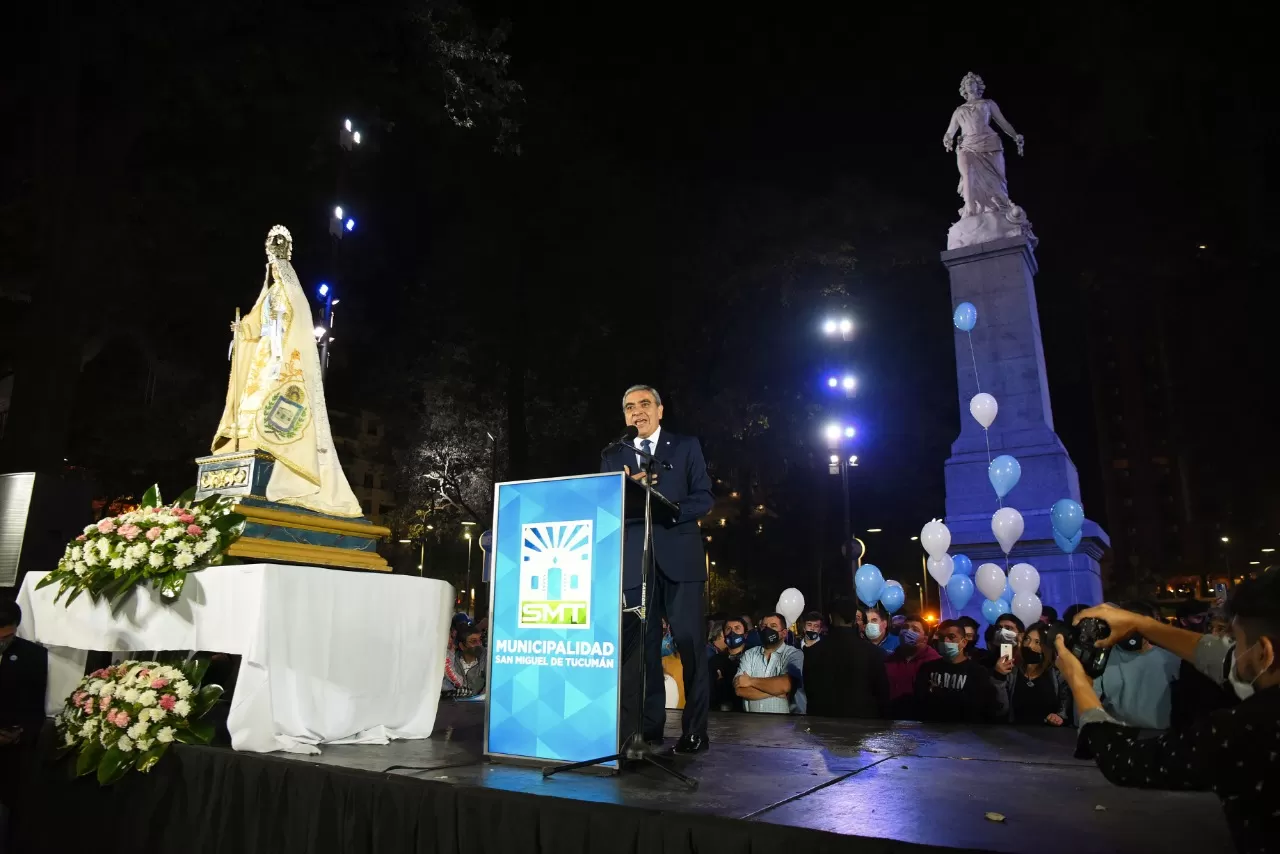 Alfaro encabezó el acto que se realizó esta noche. LA GACETA/FOTO DE ANALÍA JARAMILLO 