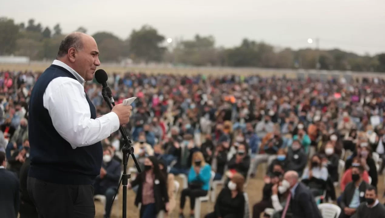 MENSAJE. Sobre el cierre de su discurso de lanzamiento del Frente de Todos en Tucumán, el gobernador, Juan Manzur, le dedicó una chicana al vicegobernador, Osvaldo Jaldo.