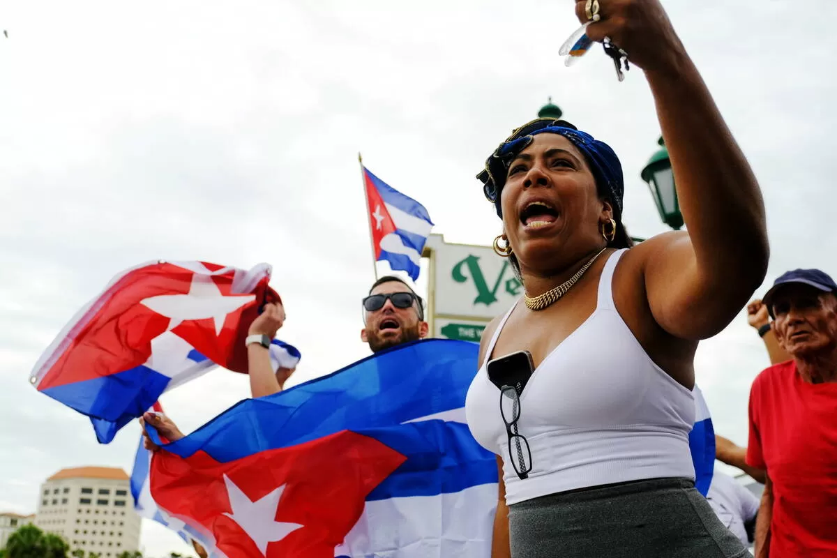 Marcha en solidaridad con los manifestantes cubanos en Little Havana, cerca de Miami, Florida. Reuters