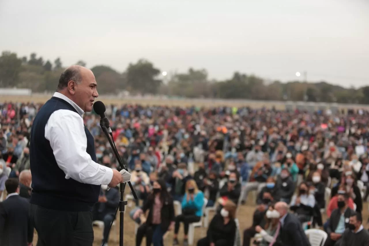 EN EL HIPÓDROMO. El gobernador encabezó un acto con la dirigencia peronista. Foto: Comunicación Pública