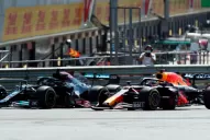 Verstappen abandonó en Silverstone tras chocar con Hamilton en la primera vuelta