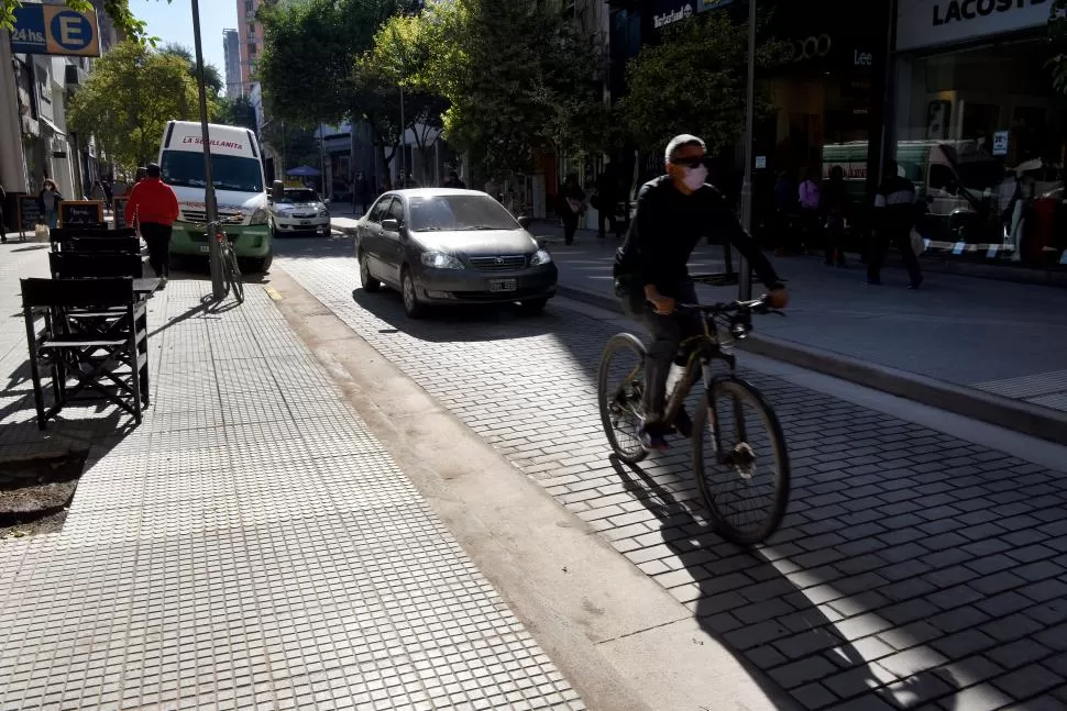 ¿Por qué no se contemplan aún bicisendas en el microcentro?