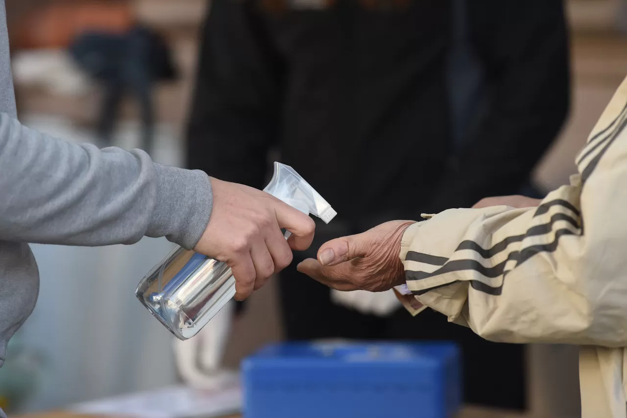 Coronavirus: fallecieron 426 personas y se registraron 15.077 contagios en todo el país