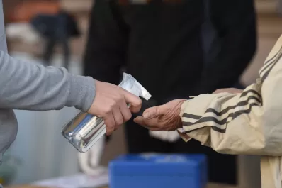 Coronavirus: fallecieron 426 personas y se registraron 15.077 contagios en todo el país