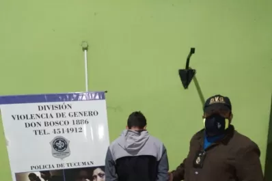Un hombre atacó violentamente a su pareja mientras ella dormía